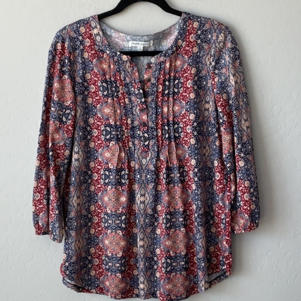 🌻 2/$8 Rose + Olive Floral Top